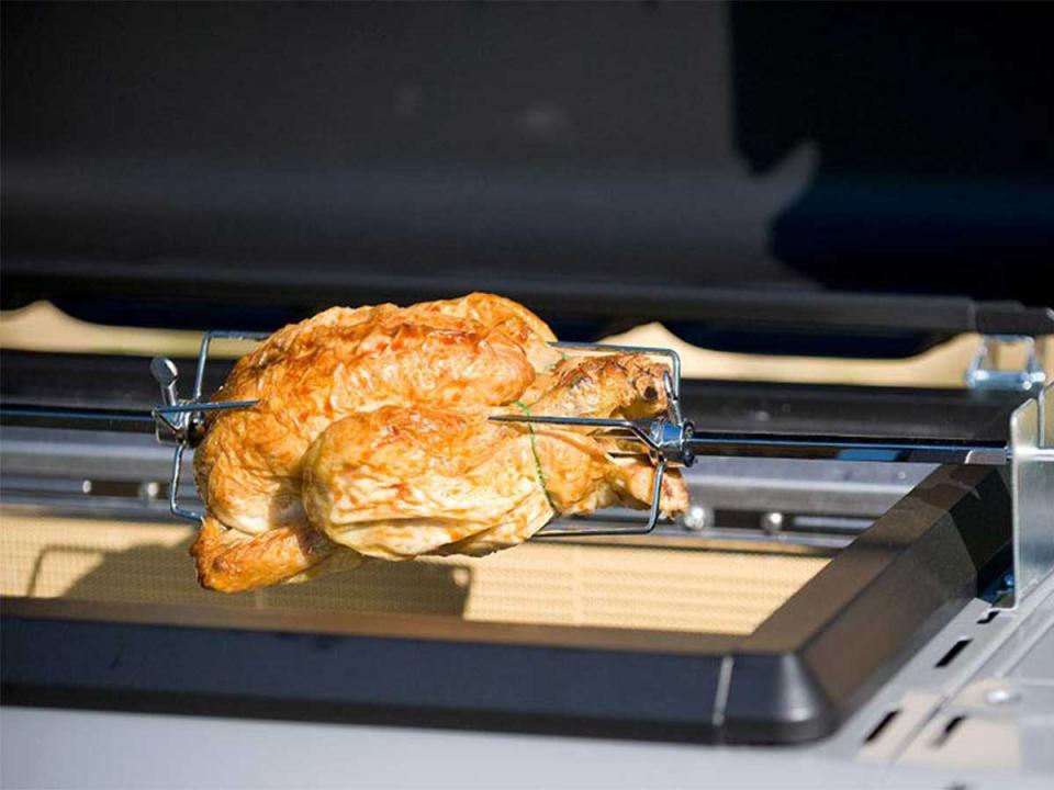 Tourne broche universel extensible pour barbecue