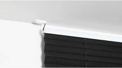 Pack fixations à visser Fit Up pour store plissé sur Pack fixations à visser Fit