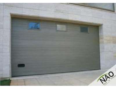 Porte de garage a rainures horizontales