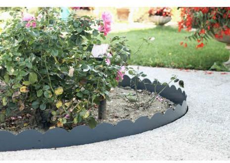 Bordure de jardin en acier gris ondulée