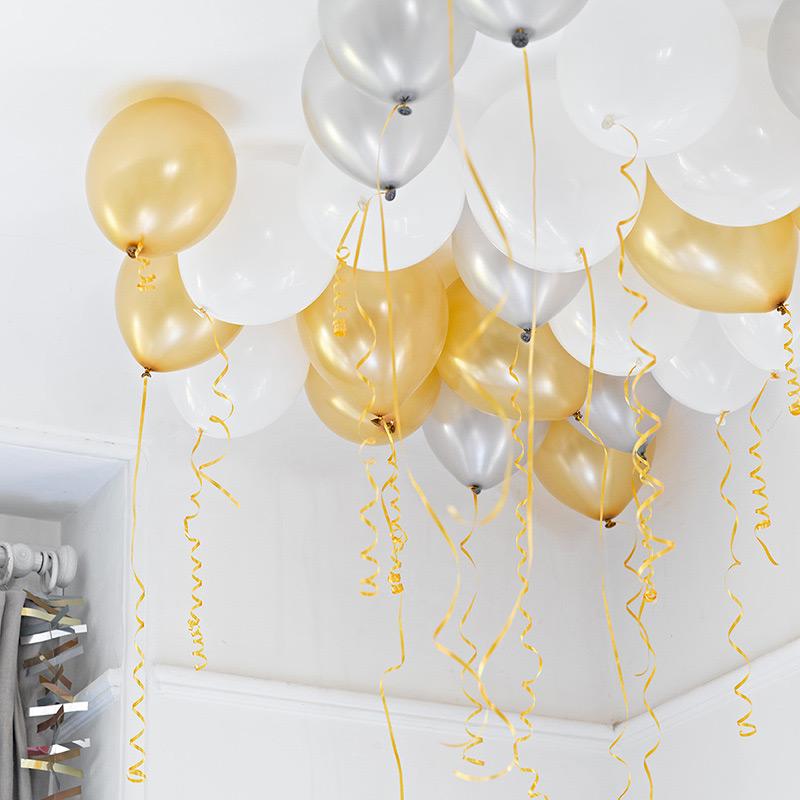 30 Ballons Or, Argent, Blanc lamés et rubans