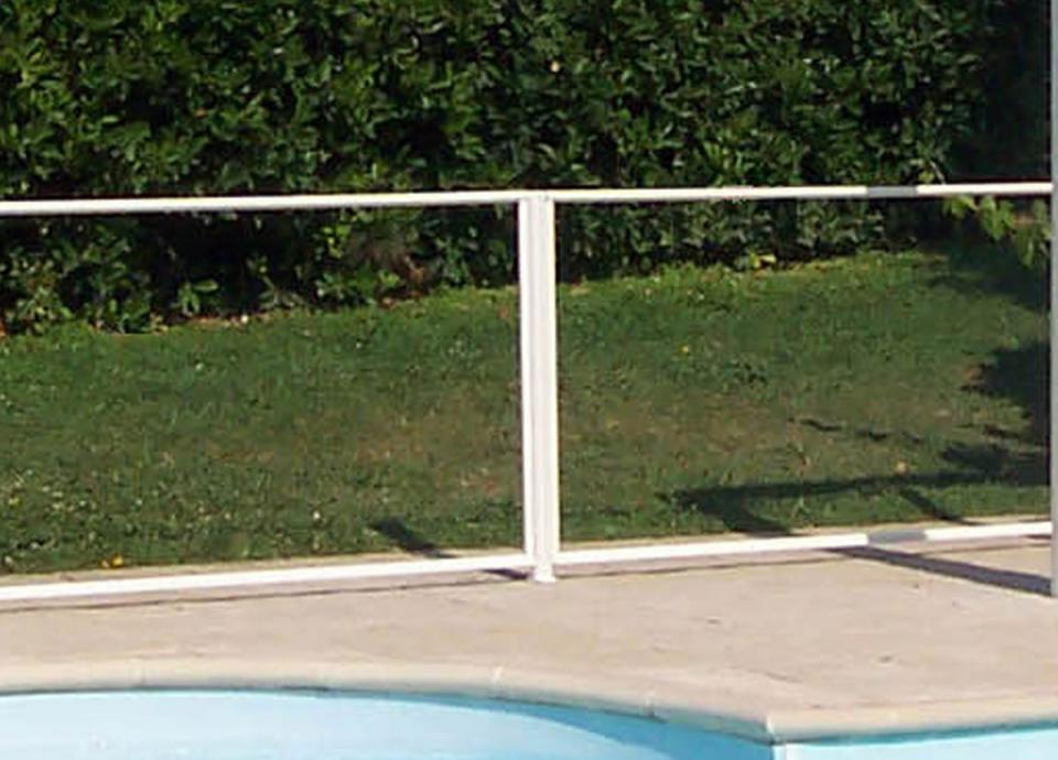 Poteau blanc 6 x 117 cm pour barrière de piscine