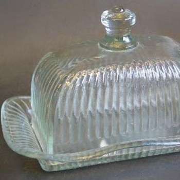 Chehoma - Beurrier en verre finition striée avec cloche Chehoma - Beurrier en verre