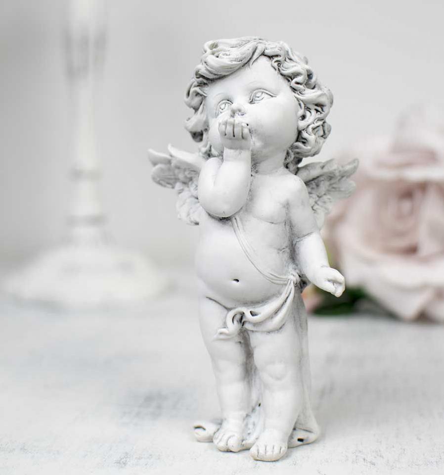 Petit angelot qui envoie un bisou en soufflant dan