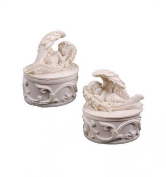Assortiment de deux petites boites très joliment o