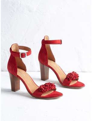 Sandales froufrous femme en cuir rouge Sandales froufrous femme en