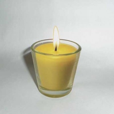 Bougie en cire dabeille dans verre