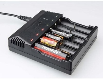Chargeur Universel Intelligent Li-ion Ni-Mh 6 Pile