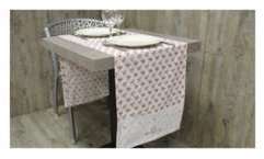 Chemin de table blanc avec broderie romantique