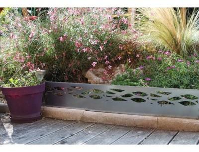 Bordure de jardin en acier galvanisé brut ajourée