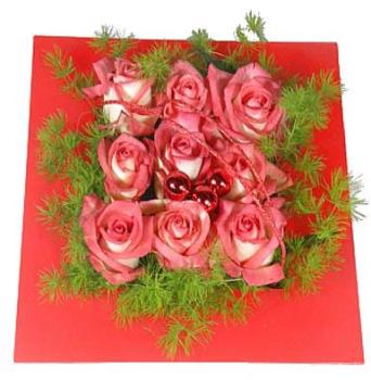 Compositions roses pour occasions CARRE DE FETE