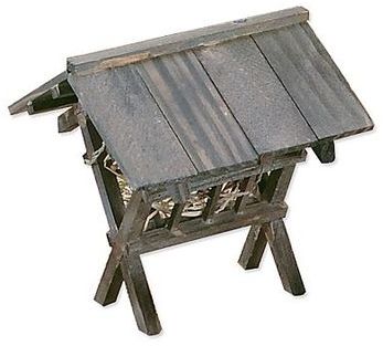 Mangeoire en bois avec de la paille Mangeoire en bois avec de