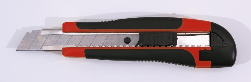 Cutter professionnel 18 mm MOB OUTILLAGE Cutter professionnel 18 mm