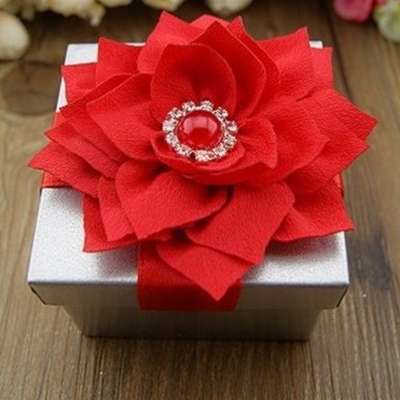 Boîte à dragées de mariage fleur et perle rouge -