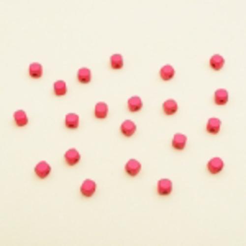 Perles cubes bois fuchsia