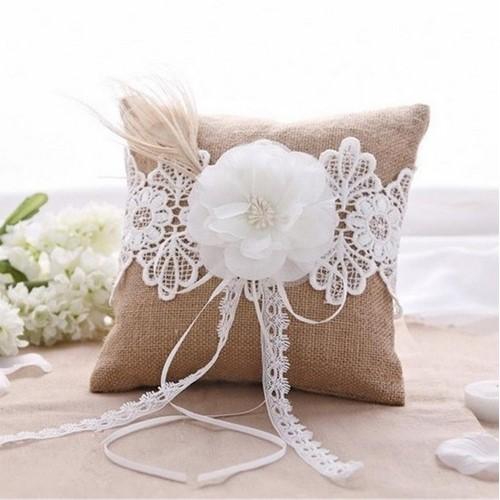 Coussin dalliances vintage toile de jute, dentell