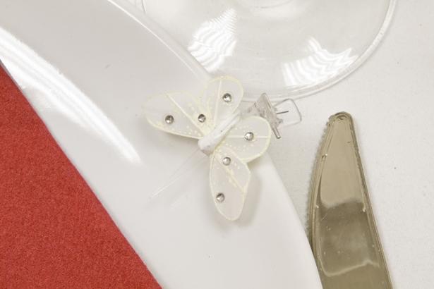 4 Minis papillons ivoire sur pinces