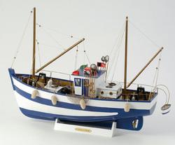 MAQUETTE DE CHALUTIER BLANC BLEU