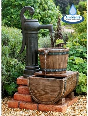 Fontaine dExtérieur Pompe et Sceau en Bois - Lumi