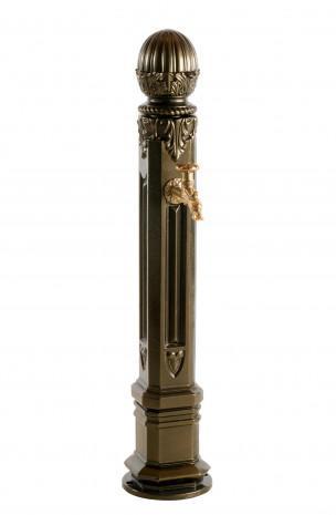 Borne fontaine en fonte Griffon vieux bronze