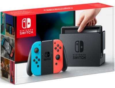 Console Nintendo Switch avec Joy-Con bleu et rouge
