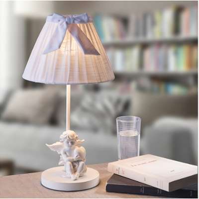 Lampe à poser ange avec coeur, abat-jour en tissu