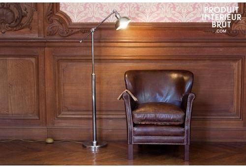 Lampe liseuse orientable en métal