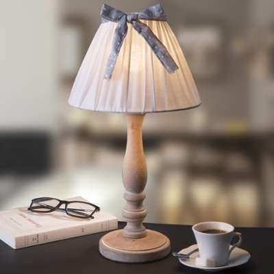 Lampe à poser en bois avec abat-jour en tissu et n