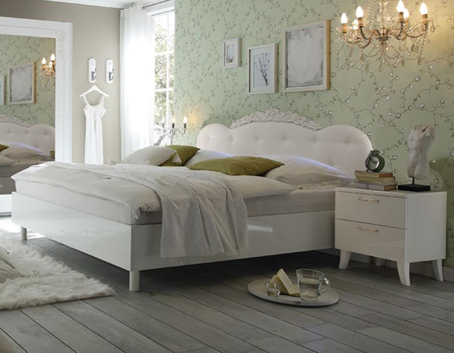 Lit design adulte blanc laqué capitonné SISI