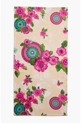 Lot dune serviette de bain ou de douche + serviet