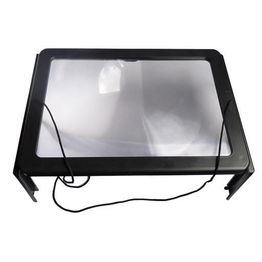Loupe grand format lumineuse sur pieds 3,5 X