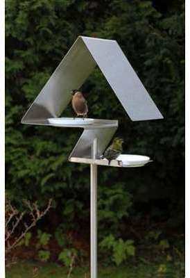 Mangeoire a piquer au sol pour oiseaux