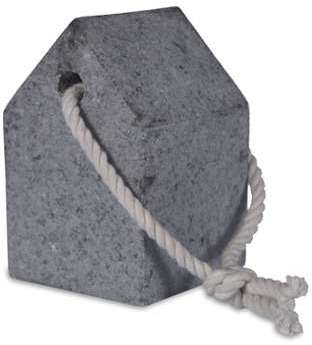 Cale-porte en granite gris forme maison avec corde