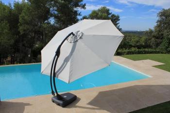 Parasol rond avec base sur roulette Monica couleur