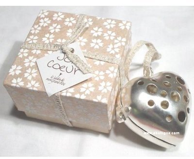 Coeur Ambre en metal argenté ouvragé