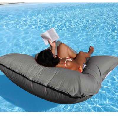 Coussin de piscine géant