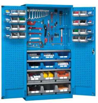 Armoire avec panneaux porte-outils et 36 bacs plastiques Armoire avec panneaux porte-outils