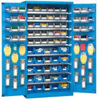 Armoire panneaux perforés avec bacs à bec sur portes Armoire panneaux perforés