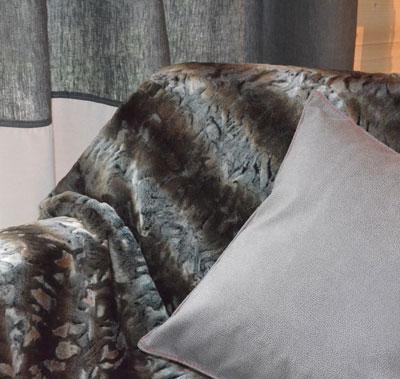 Plaid en fausse fourrure bicolore 140x150cm GLACIE