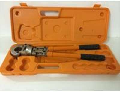 Coffret Pince à sertir tête pivotante pour PER et Multicouche Coffret Pince à sertir tête