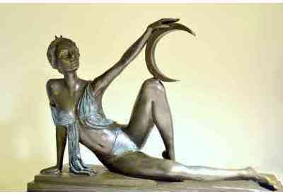 Sculpture bronze femme avec demi-lune hauteur 42cm Sculpture bronze femme avec