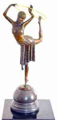 Sculpture bronze,la danse femme avec anneau sur so