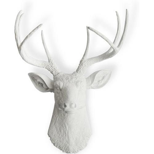 Tête de cerf Taxidermie ? Résine multicolor