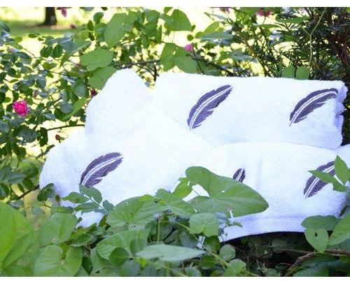 Serviette de bain brodée PLUME
