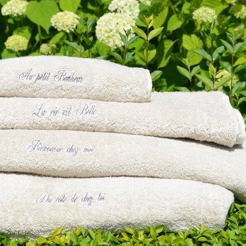 Serviette de bain brodée La vie est belle colori
