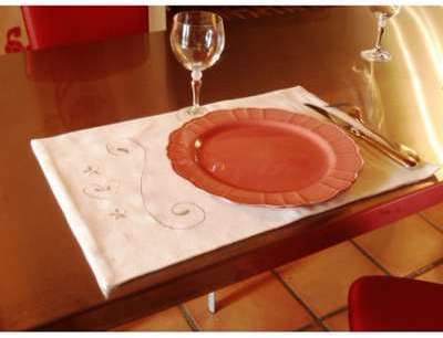 2 Sets de table blanc brodé