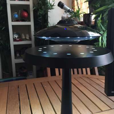 Enceinte en lévitation UFOSOUND Noire + lampe ALTH