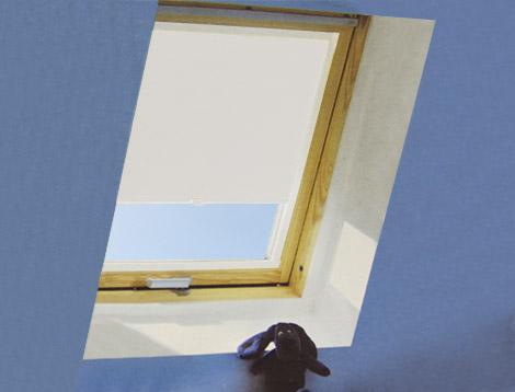 Store occultant blanc pour fenêtre de toit Velux -