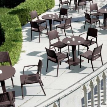 Table de jardin ronde en résine tressée et plateau