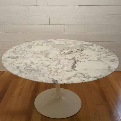 Table Modèle 137 Tulipe en Marbre par Eero Saarine